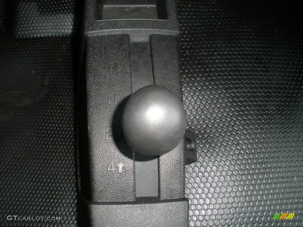 2007 Chevrolet Silverado 2500HD LT Crew Cab 4x4 Controls Photo #41685185