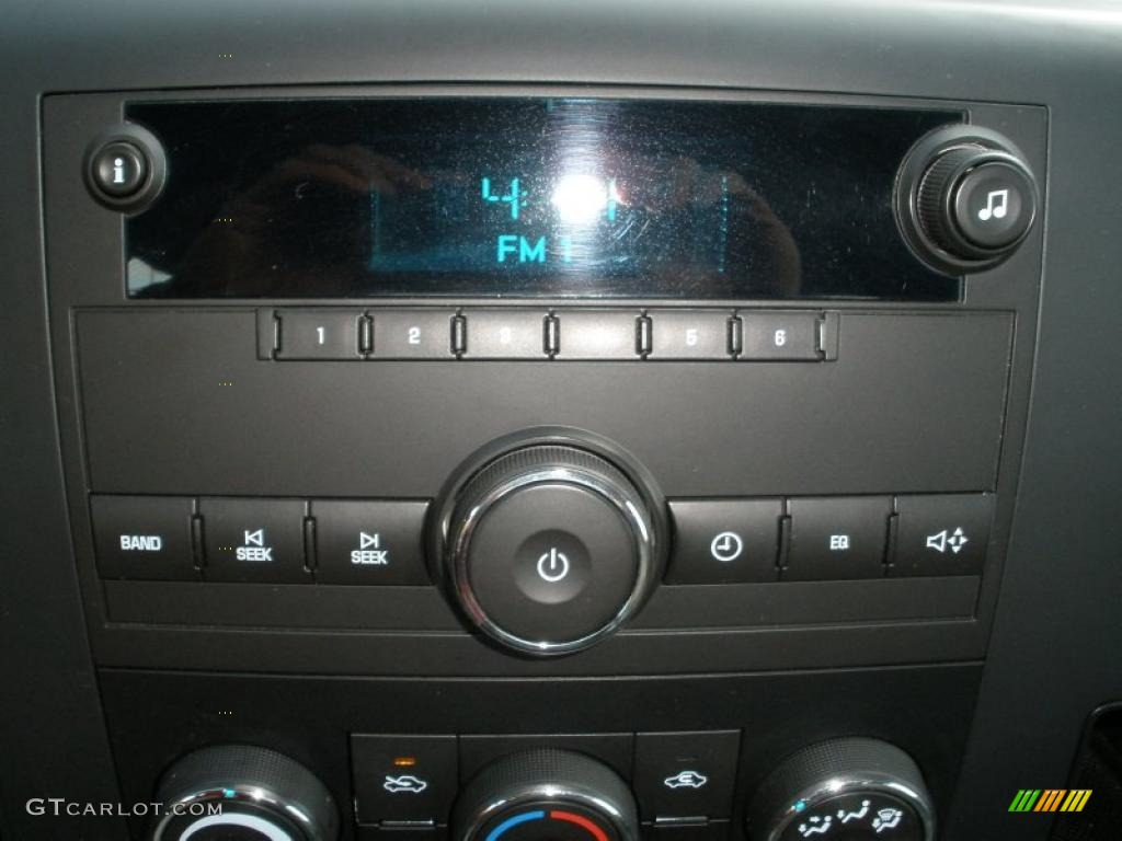 2007 Chevrolet Silverado 2500HD LT Crew Cab 4x4 Controls Photo #41685205