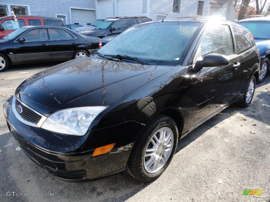 2006 Focus ZX3 SE Hatchback - Pitch Black / Charcoal/Charcoal photo #1