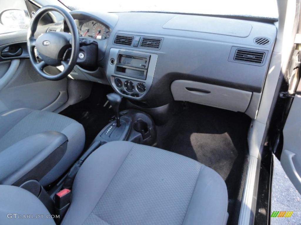 Charcoal/Charcoal Interior 2006 Ford Focus ZX3 SE Hatchback Photo #41687753