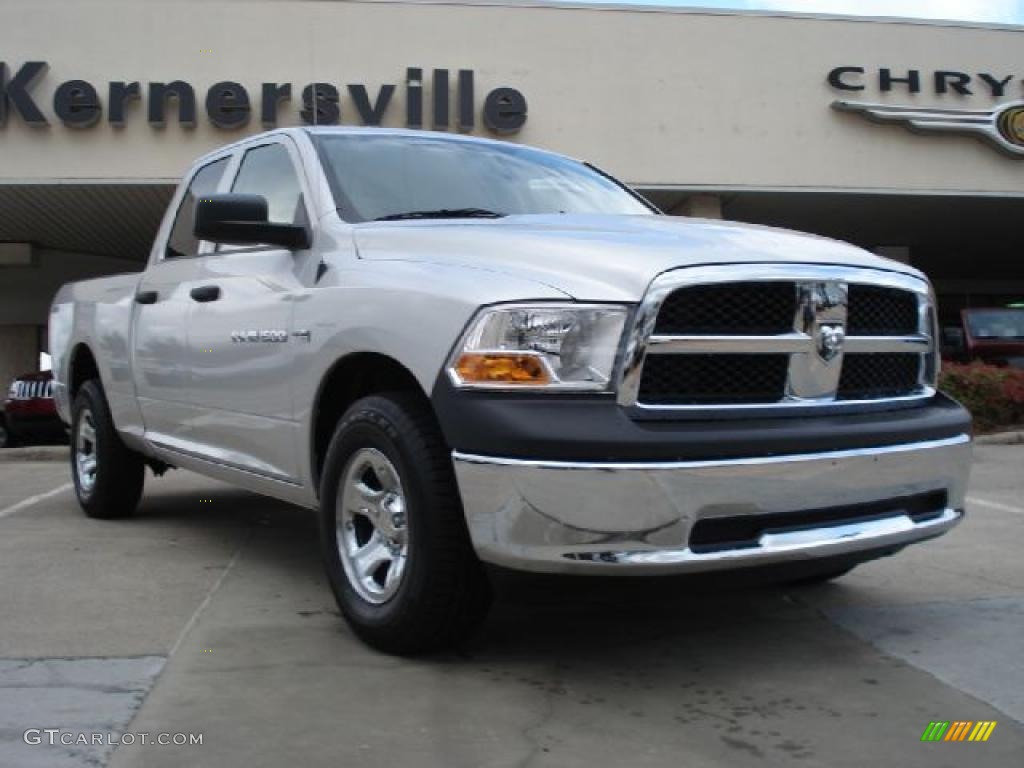 2011 Ram 1500 ST Quad Cab 4x4 - Bright Silver Metallic / Dark Slate Gray/Medium Graystone photo #1