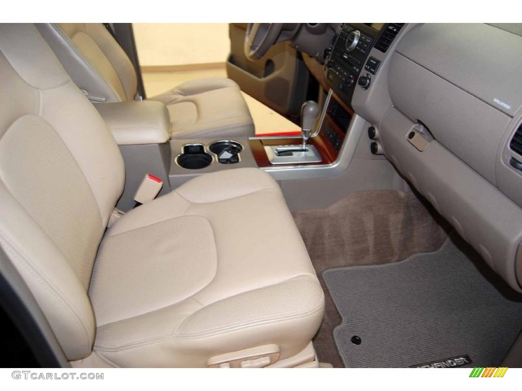 2010 Pathfinder LE - Super Black / Cafe Latte photo #20