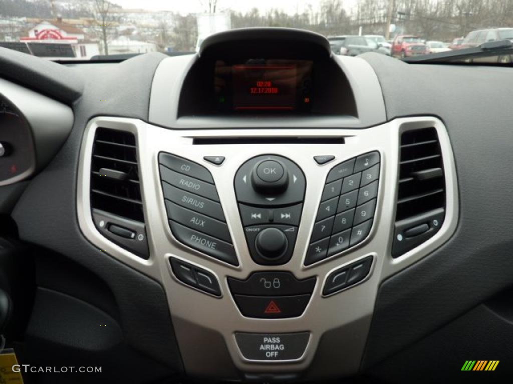 2011 Ford Fiesta SES Hatchback Controls Photo #41695713