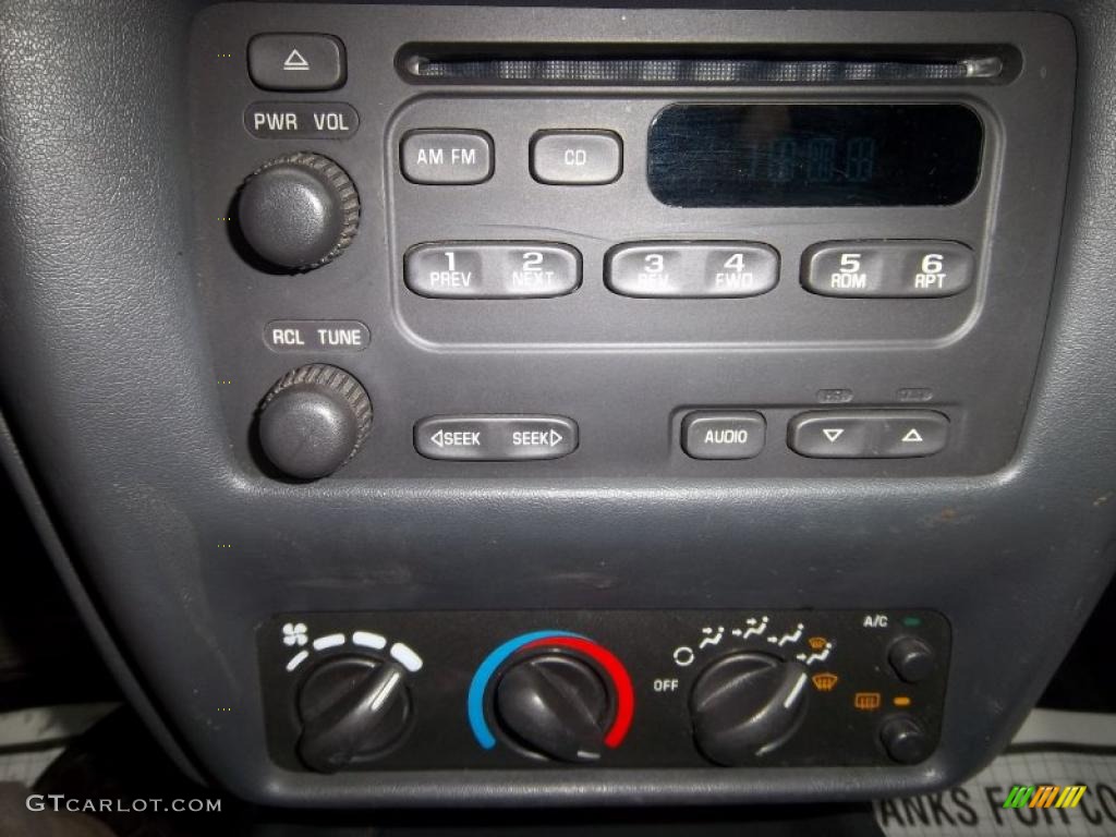 2001 Chevrolet Cavalier LS Sedan Controls Photo #41695781