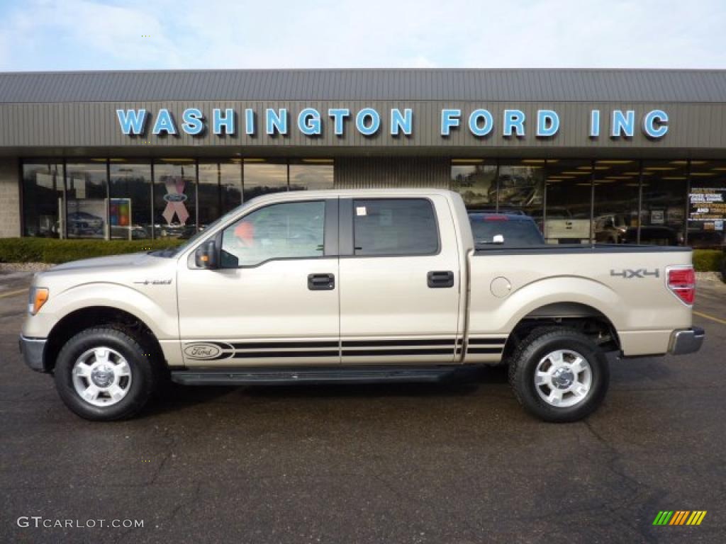 2010 F150 XLT SuperCrew 4x4 - Pueblo Gold Metallic / Tan photo #1