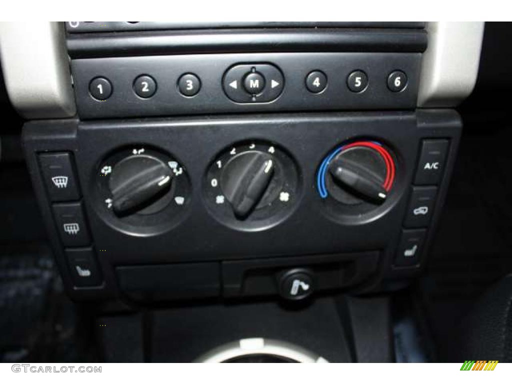 2004 Land Rover Freelander SE Controls Photos