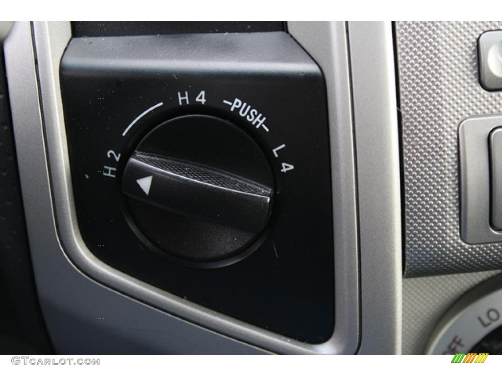 2005 Tacoma V6 Access Cab 4x4 - Silver Streak Mica / Graphite Gray photo #20