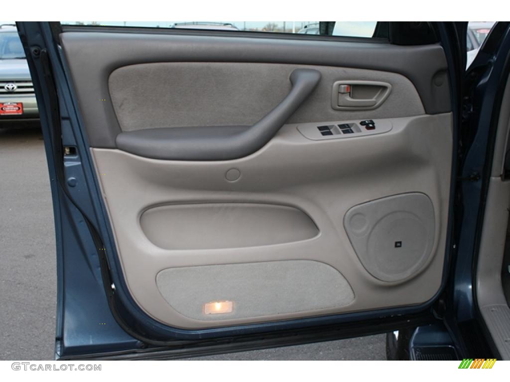 2005 Toyota Sequoia SR5 4WD Light Charcoal Door Panel Photo #41707438