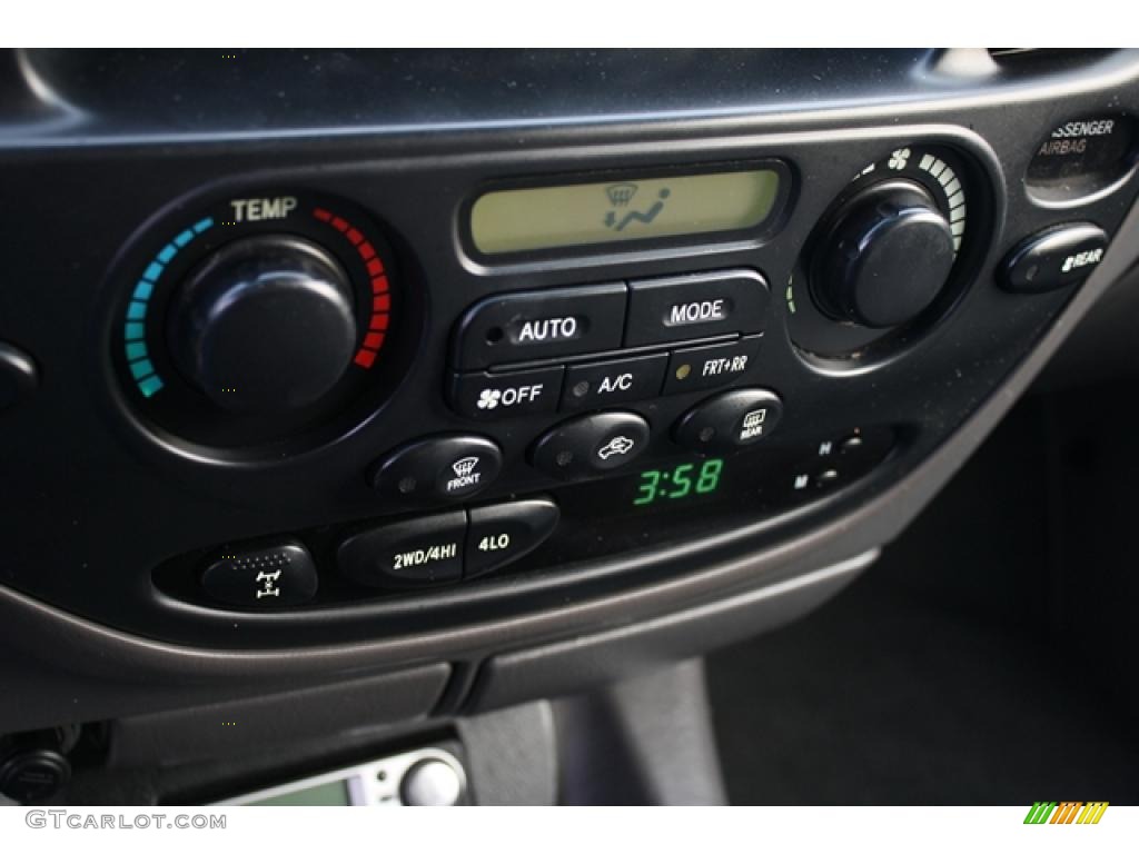 2005 Toyota Sequoia SR5 4WD Controls Photo #41707518