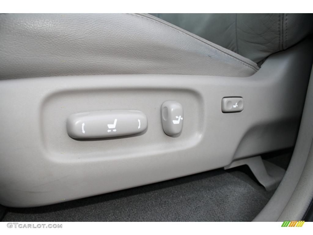 2005 Sequoia SR5 4WD - Blue Steel Metallic / Light Charcoal photo #27