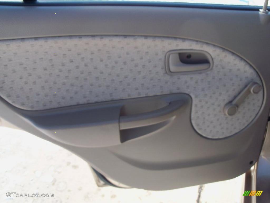 2003 Rio Sedan - Light Gold / Beige photo #8