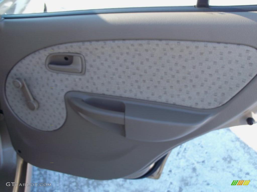 2003 Rio Sedan - Light Gold / Beige photo #10