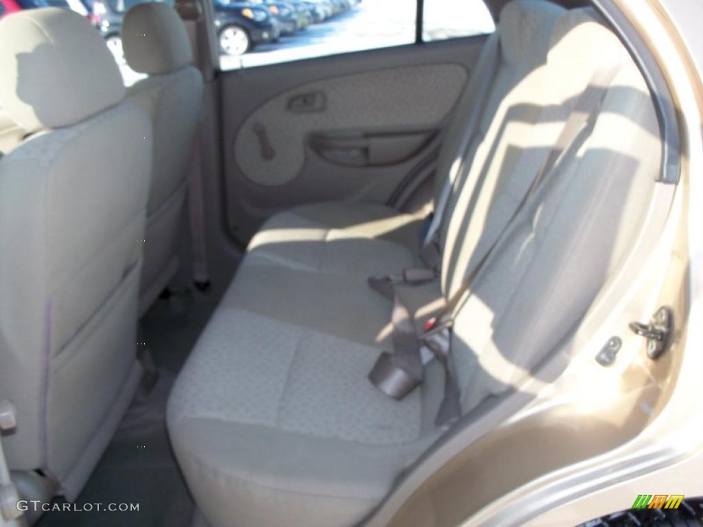 2003 Rio Sedan - Light Gold / Beige photo #14
