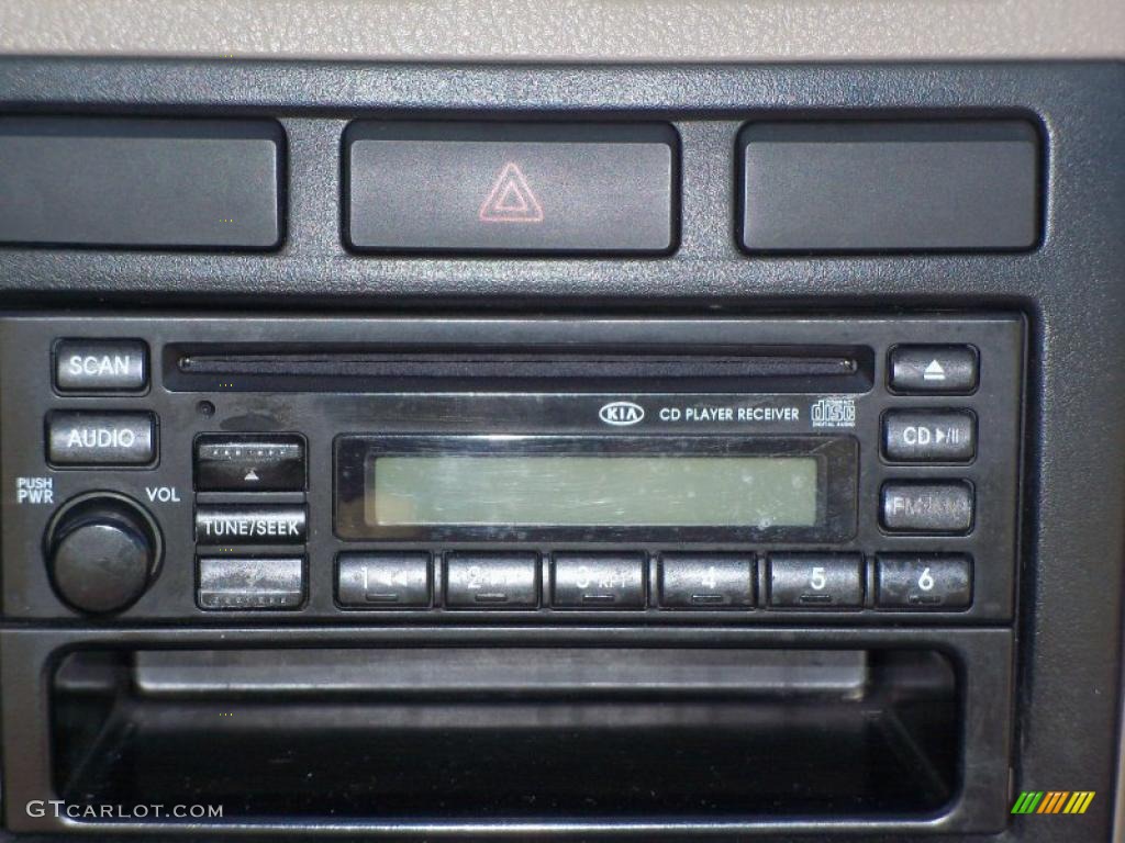 2003 Rio Sedan - Light Gold / Beige photo #17