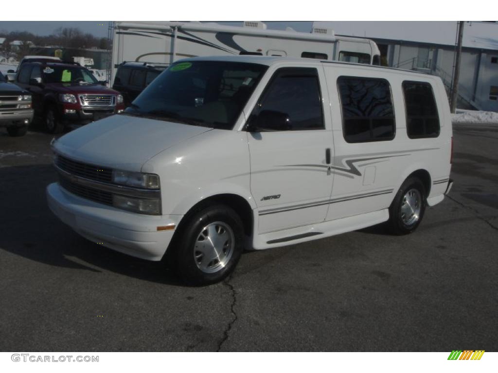 2001 Astro Passenger Van - Ivory White / Pewter photo #1