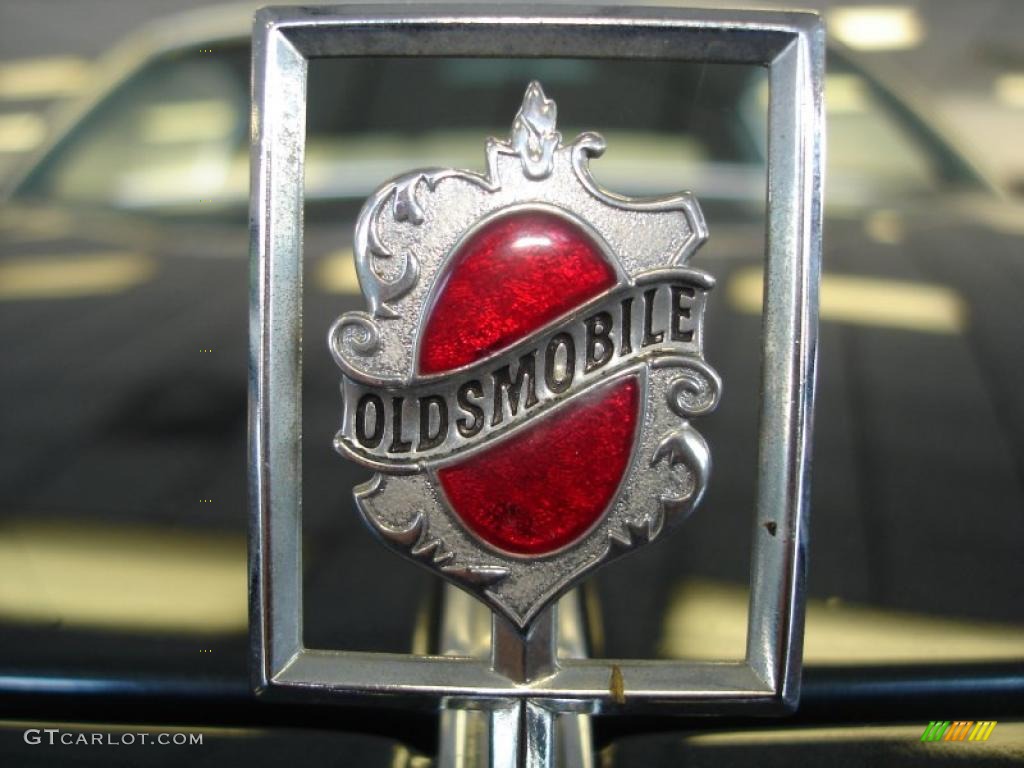 1986 Oldsmobile Cutlass Supreme Coupe Marks and Logos Photos