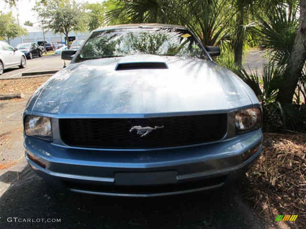 2005 Mustang V6 Deluxe Coupe - Windveil Blue Metallic / Medium Parchment photo #4