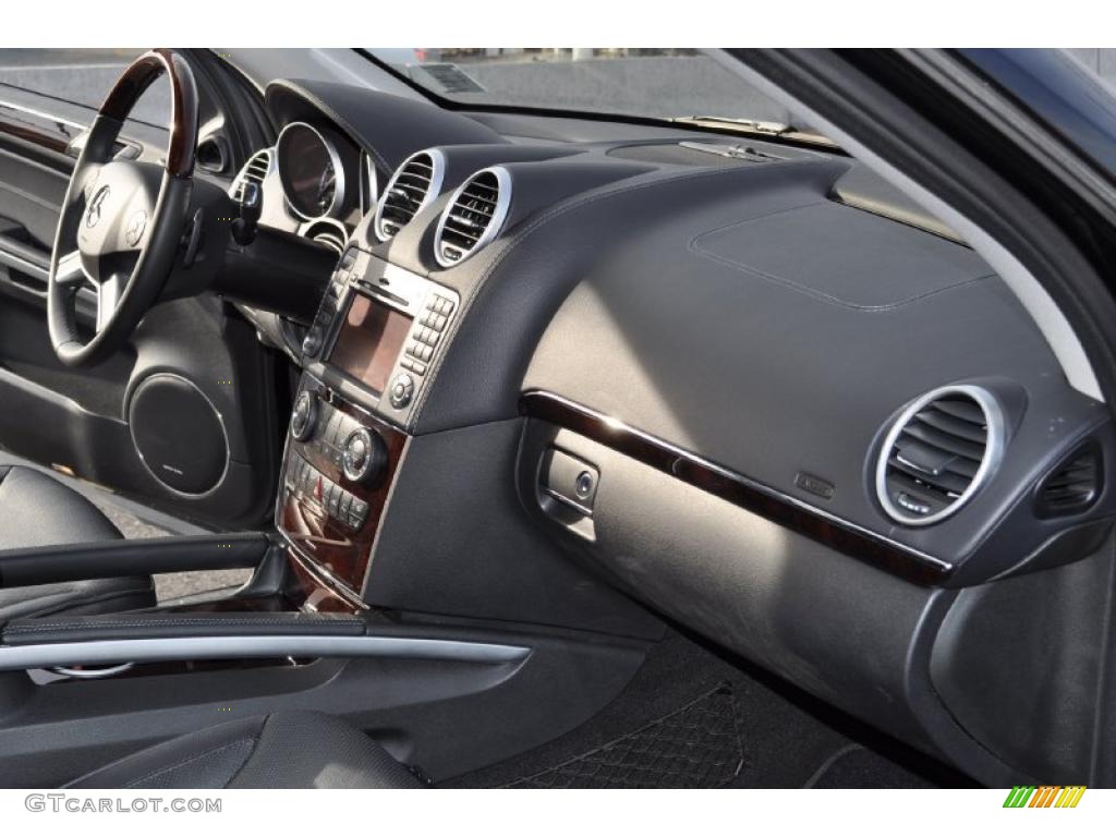 2010 Mercedes-Benz GL 550 4Matic Black Dashboard Photo #41718038