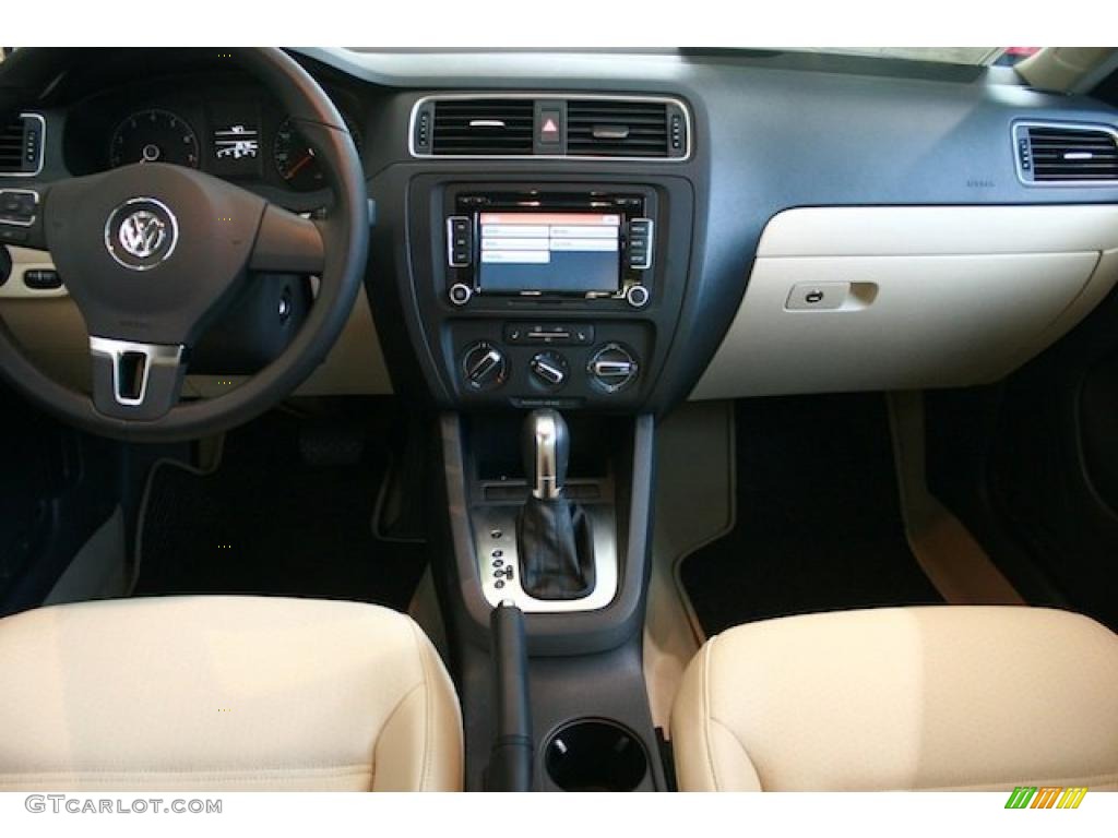 2011 Volkswagen Jetta SE Sedan Cornsilk Beige Dashboard Photo #41726441