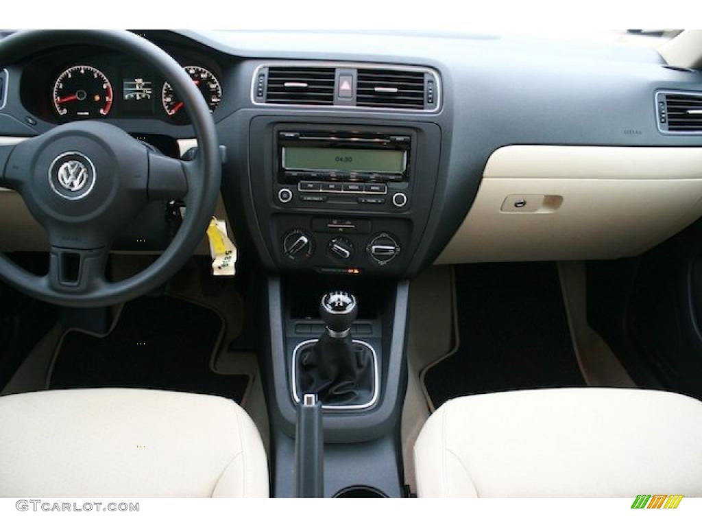 2011 Volkswagen Jetta SE Sedan Cornsilk Beige Dashboard Photo #41726819