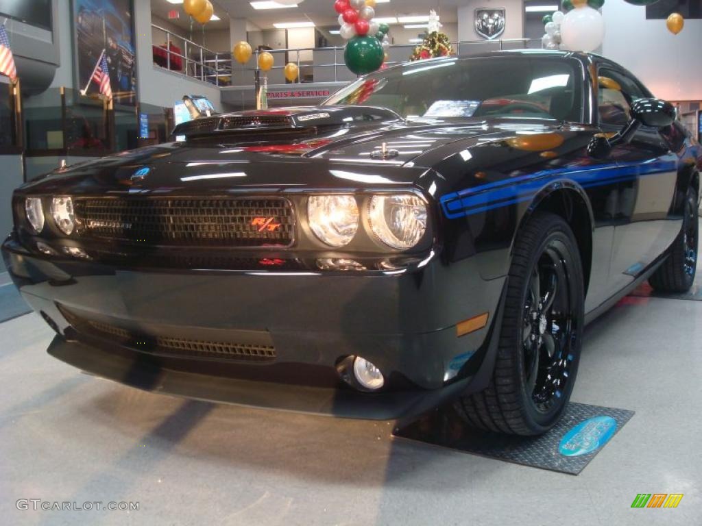Brilliant Black Crystal Pearl Dodge Challenger