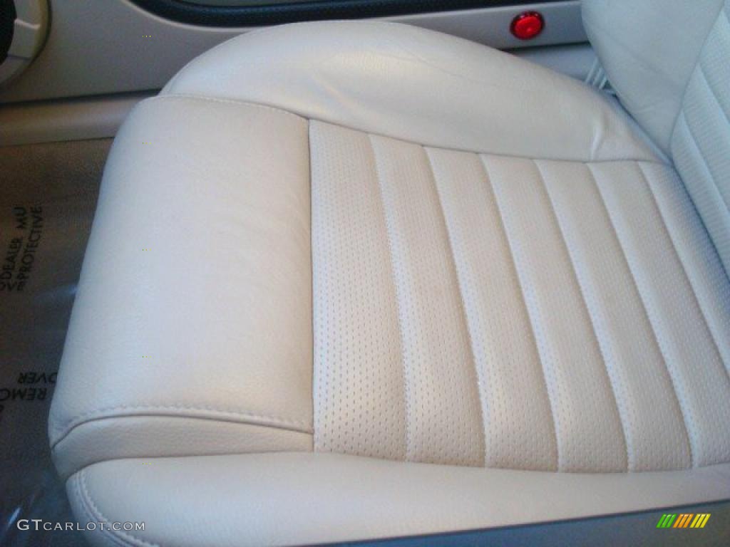 2006 Mustang GT Premium Coupe - Performance White / Light Parchment photo #17