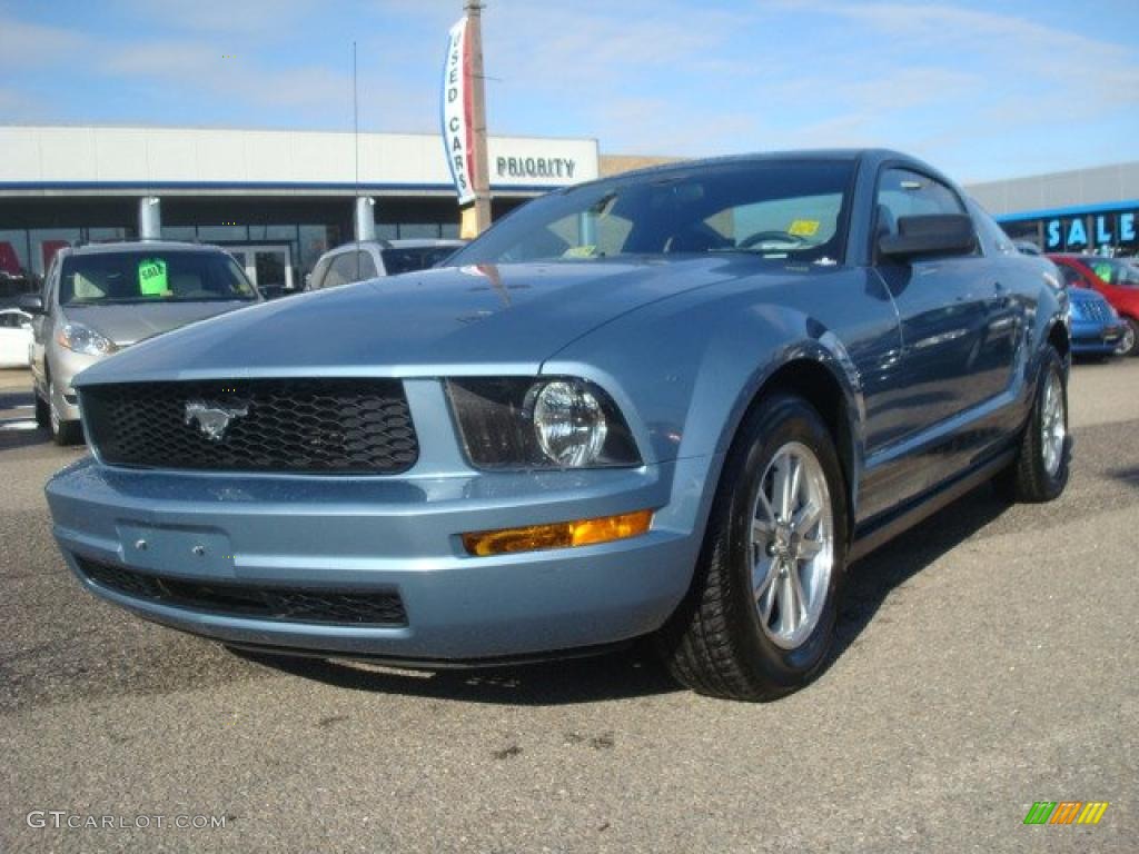 2006 Mustang V6 Deluxe Coupe - Windveil Blue Metallic / Dark Charcoal photo #1