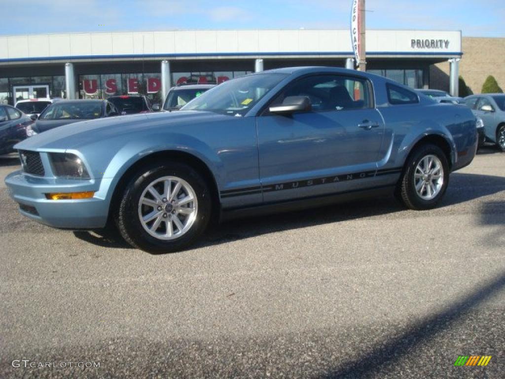 2006 Mustang V6 Deluxe Coupe - Windveil Blue Metallic / Dark Charcoal photo #2