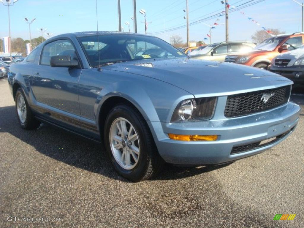 2006 Mustang V6 Deluxe Coupe - Windveil Blue Metallic / Dark Charcoal photo #7