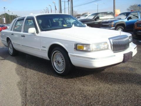 1997 Lincoln Town Car Signature Data, Info and Specs