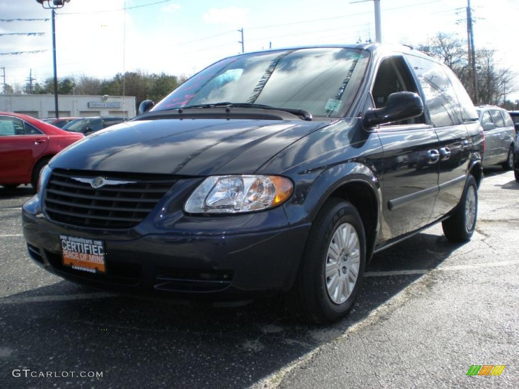 2007 Town & Country  - Modern Blue Pearl / Dark Khaki/Light Graystone photo #1