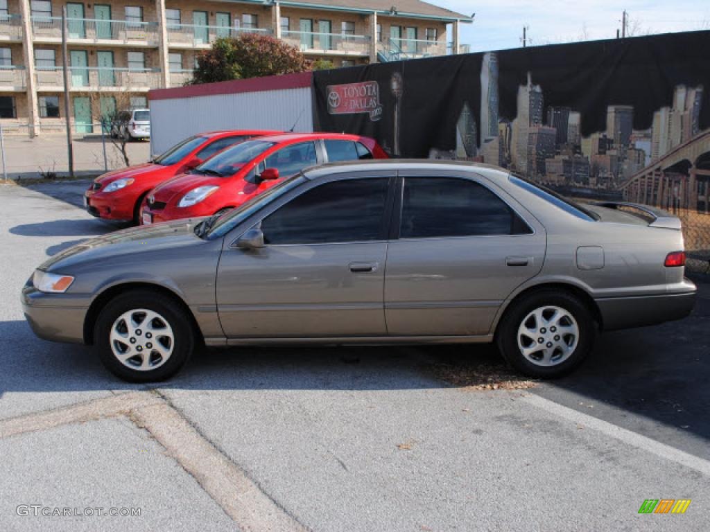 1999 Camry LE V6 - Cashmere Beige Metallic / Oak photo #2
