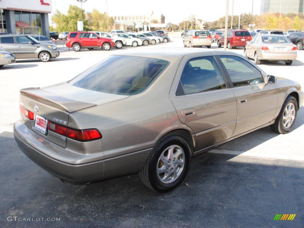 1999 Camry LE V6 - Cashmere Beige Metallic / Oak photo #4