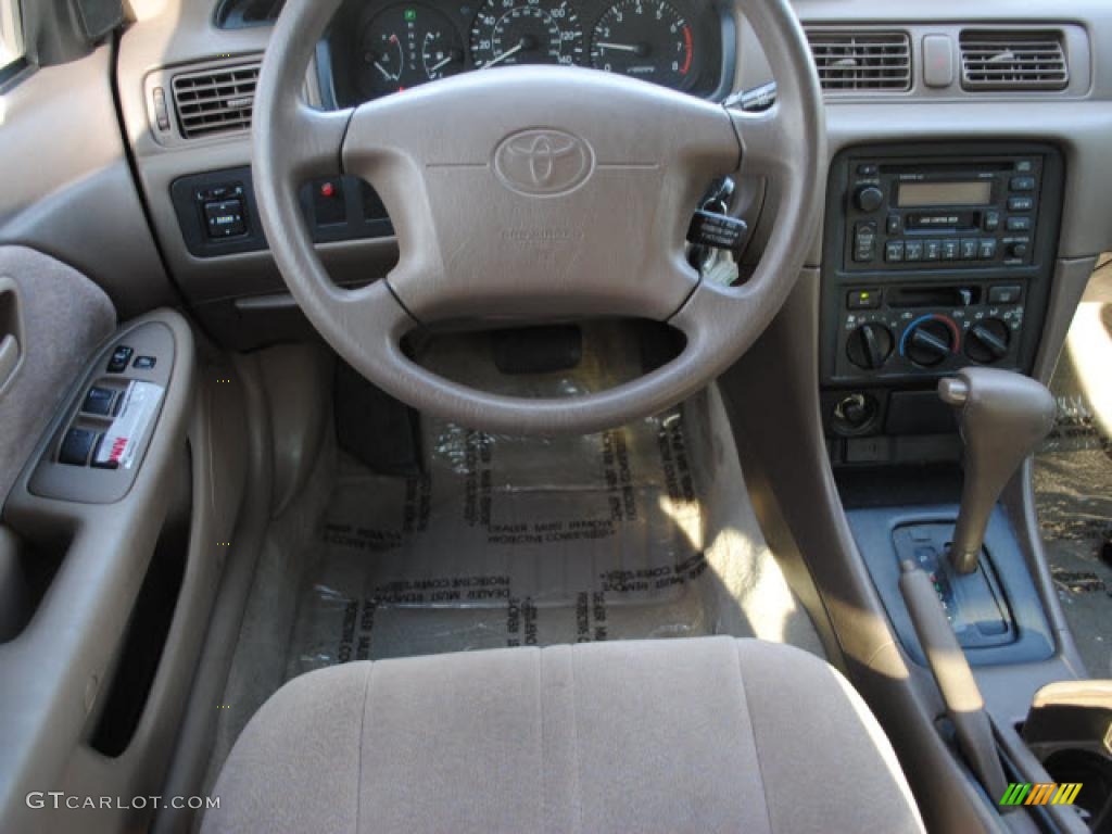 1999 Camry LE V6 - Cashmere Beige Metallic / Oak photo #9
