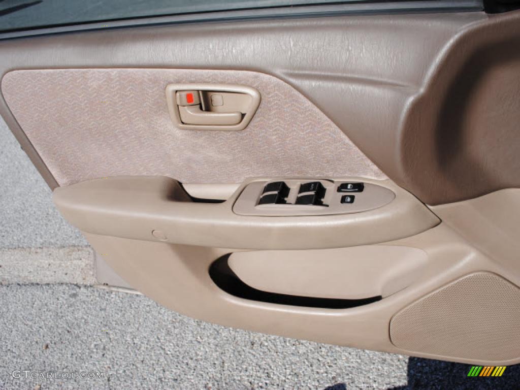 1999 Camry LE V6 - Cashmere Beige Metallic / Oak photo #14