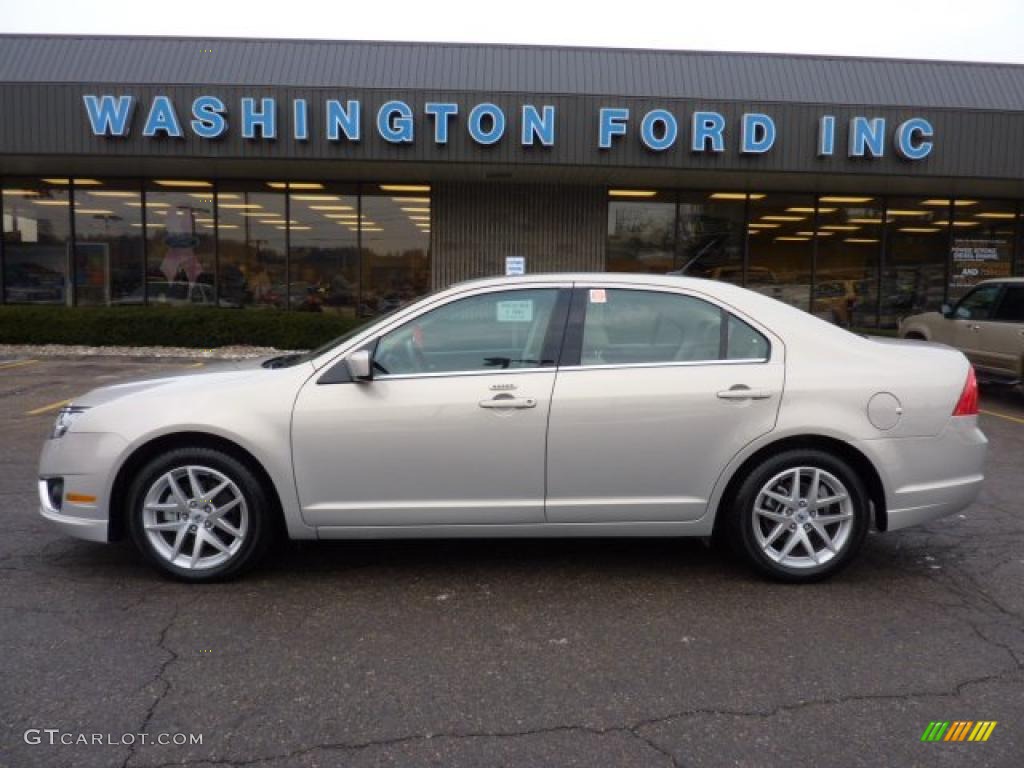 2010 Fusion SEL - Brilliant Silver Metallic / Camel photo #1