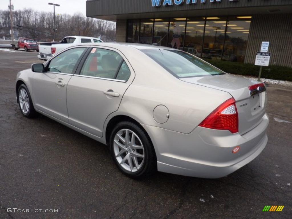 2010 Fusion SEL - Brilliant Silver Metallic / Camel photo #2