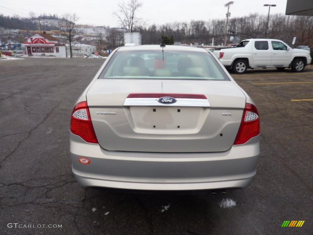 2010 Fusion SEL - Brilliant Silver Metallic / Camel photo #3
