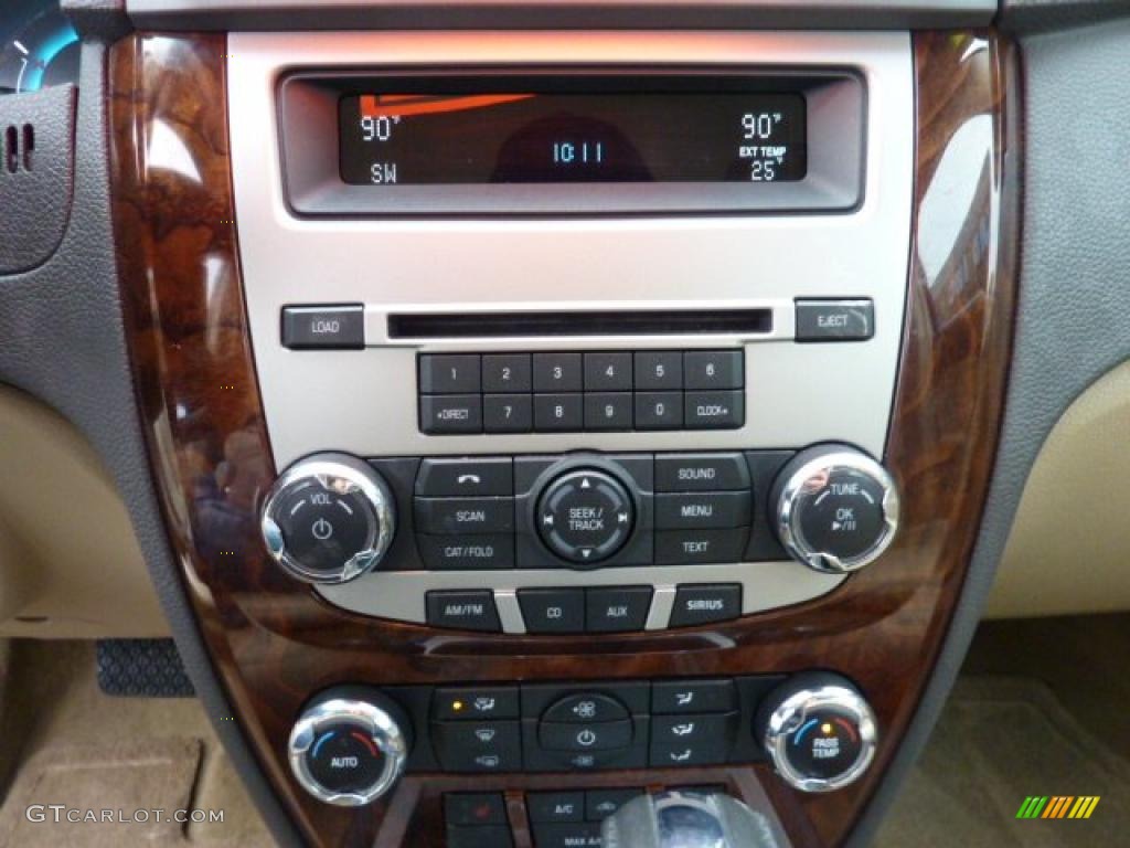 2010 Fusion SEL - Brilliant Silver Metallic / Camel photo #18
