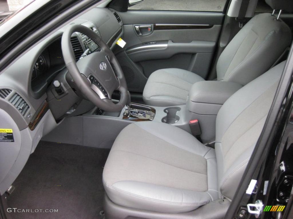 Gray Interior 2011 Hyundai Santa Fe SE Photo #41742367
