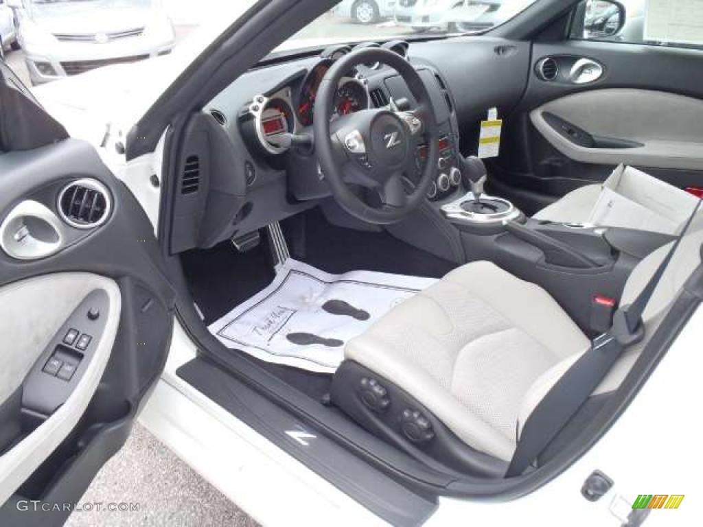 Gray Interior 2011 Nissan 370Z Touring Coupe Photo #41744239
