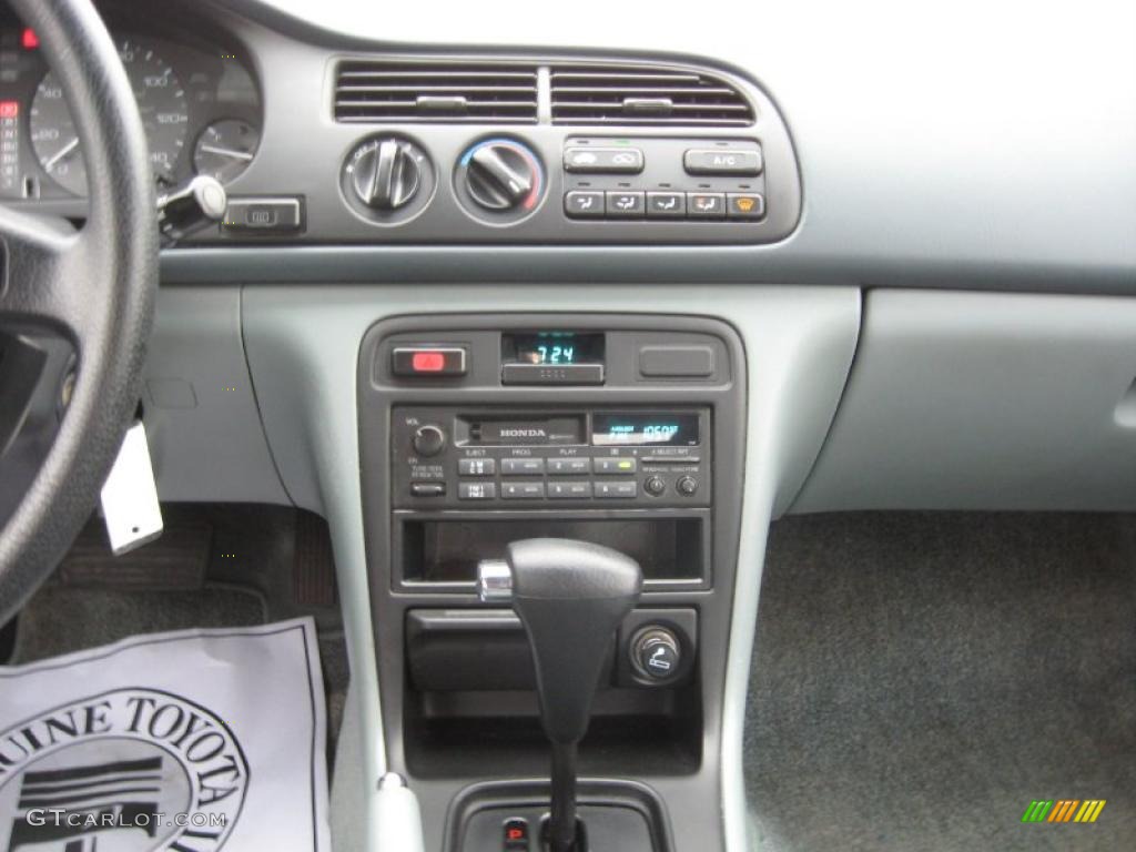 1997 Honda Accord EX Sedan Controls Photo #41744495