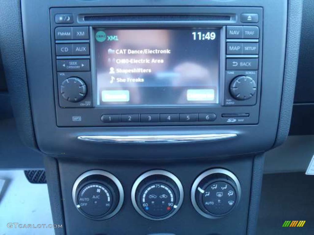2011 Rogue SV - Pearl White / Gray photo #9