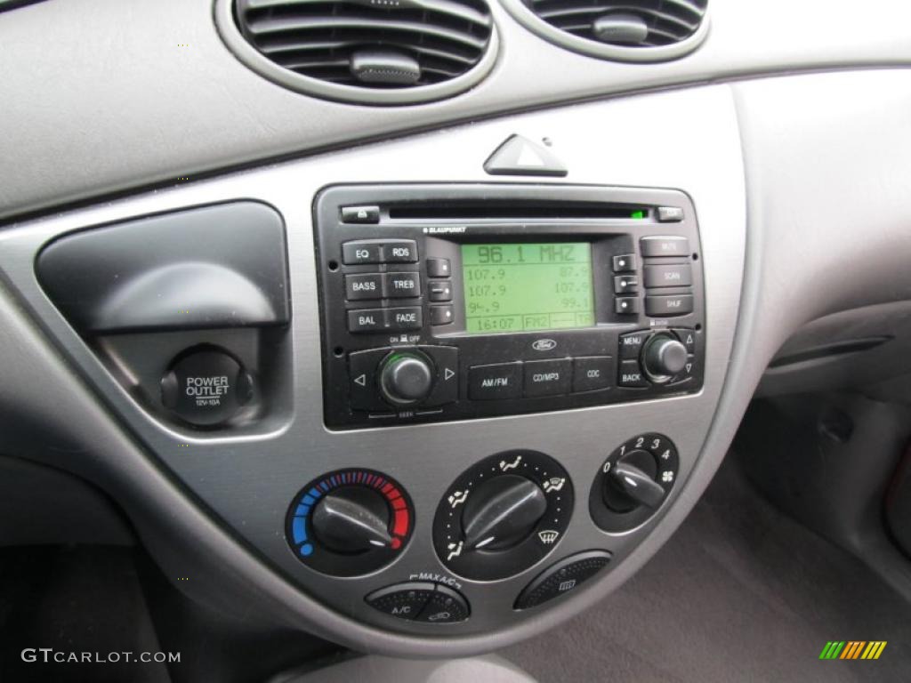2003 Ford Focus ZX5 Hatchback Controls Photo #41749281