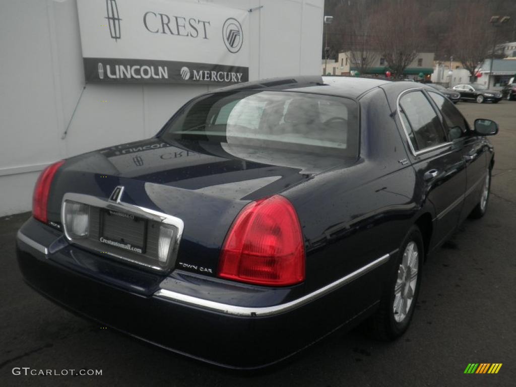 2010 Town Car Signature Limited - Dark Blue Pearl Metallic / Medium Light Stone photo #6