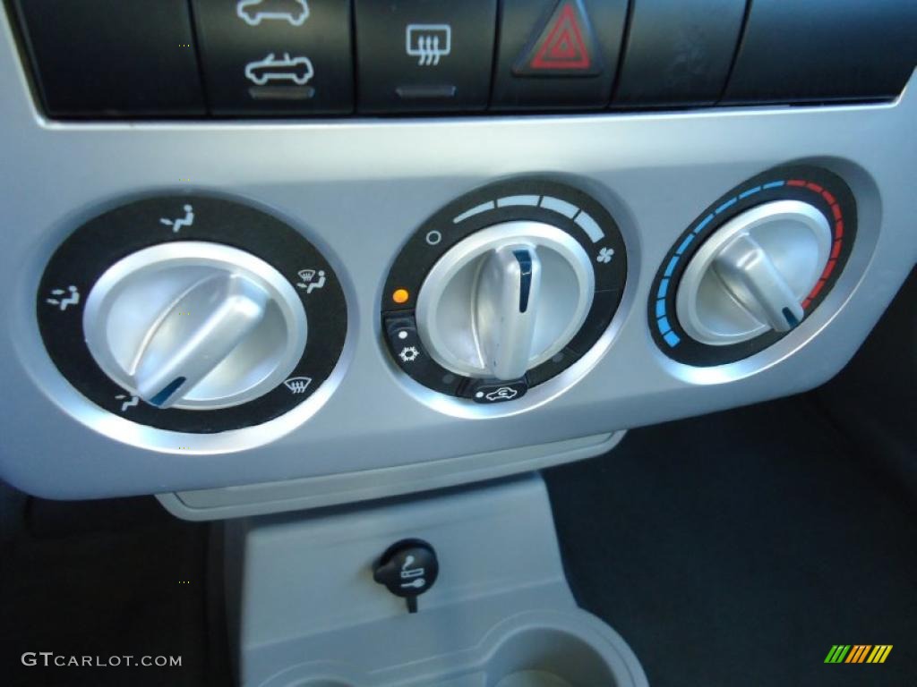 2006 Chrysler PT Cruiser Touring Convertible Controls Photo #41756822