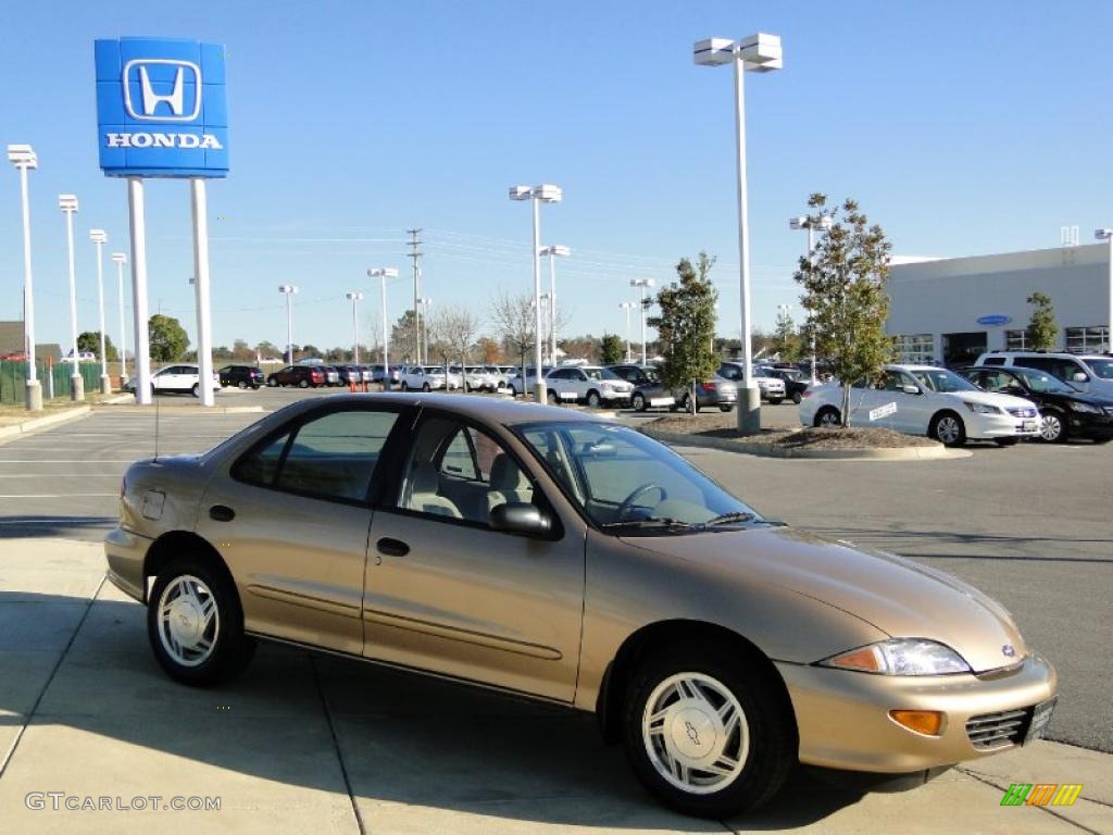 1998 Cavalier LS Sedan - Gold Metallic / Graphite photo #3