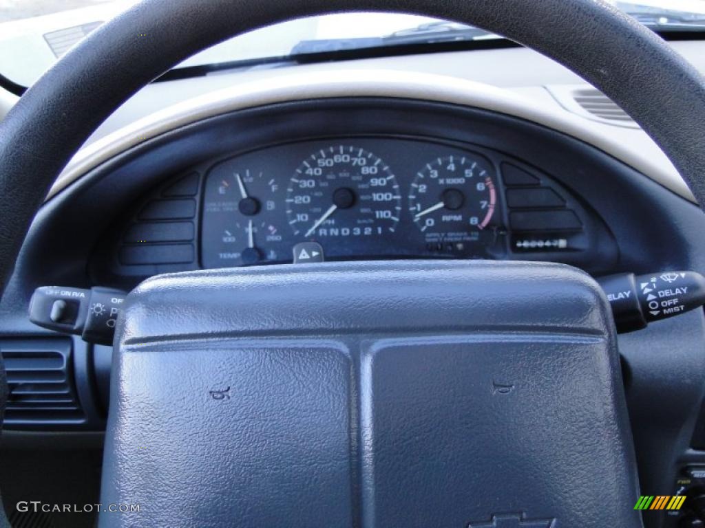 1998 Cavalier LS Sedan - Gold Metallic / Graphite photo #15