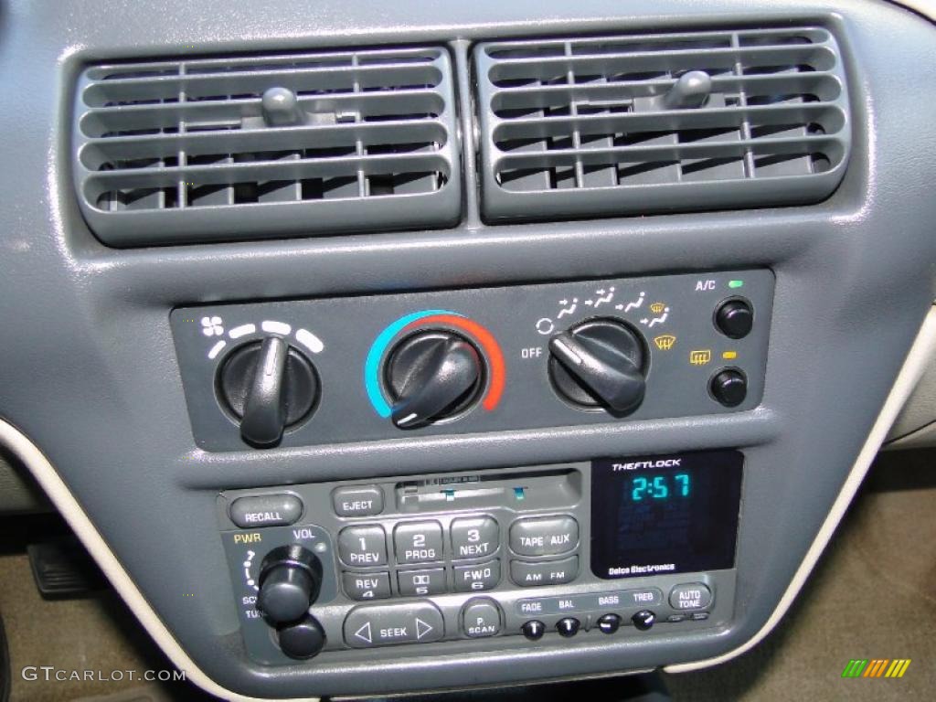 1998 Cavalier LS Sedan - Gold Metallic / Graphite photo #18