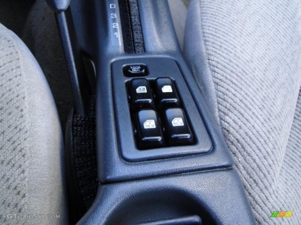 1998 Chevrolet Cavalier LS Sedan Controls Photo #41757492